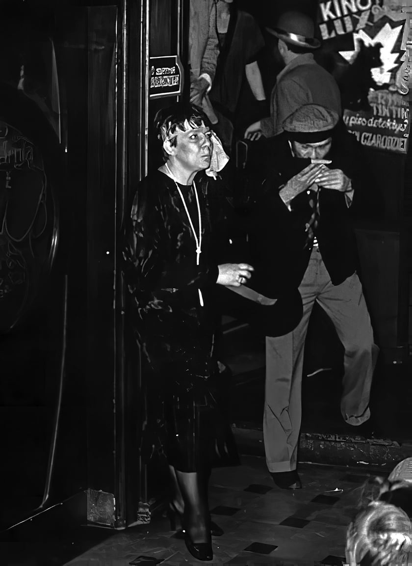 Kawiarnia Kalambur. Halina Litwiec w spektaklu "A kto z nami trzyma sztamy",